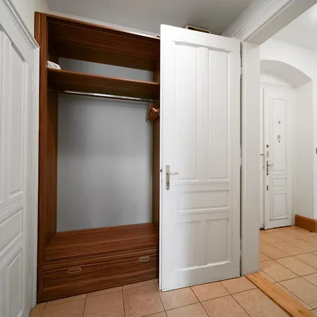Lejlighed Heritage Haven Charming 3br Center