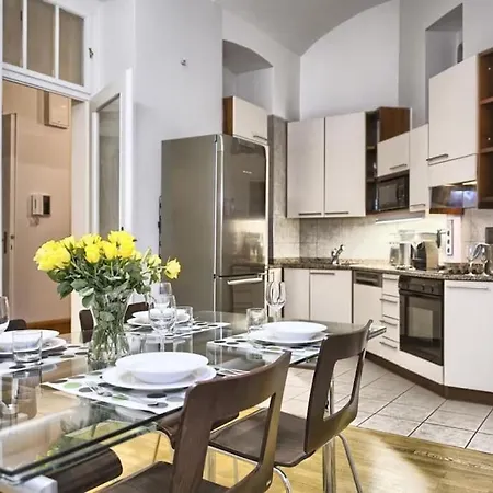 Heritage Haven Charming 3br Center Apartment *