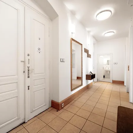 Lägenhet Heritage Haven Charming 3br Center