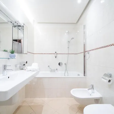 Apartment Heritage Haven Charming 3br Center *